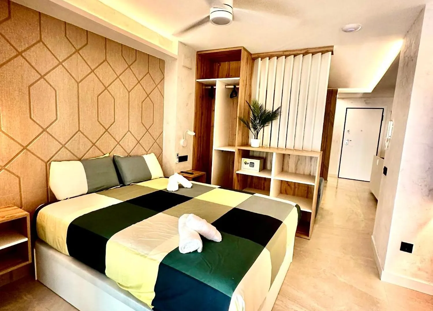 Suite Playa Carihuela Apartamentos トレモリノス スペイン